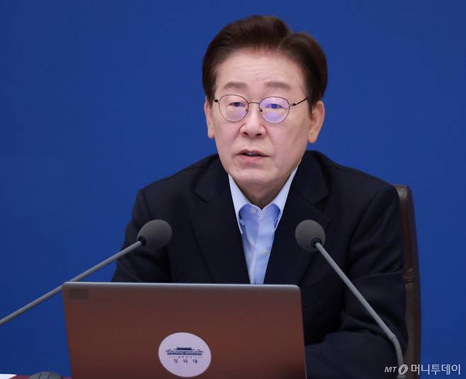(서울=뉴스1) 이재명 기자 = 이재명 대통령이 2일 청와대에서 열린 수석보좌관회의에서 발언하고 있다 (청와대통신사진기자단) 2026.7.2/뉴스1  Copyright (C) 뉴스1. All rights reserved. 무단 전재 및 재배포,  AI학습 이용 금지. /사진=(서울=뉴스1) 이재명 기자