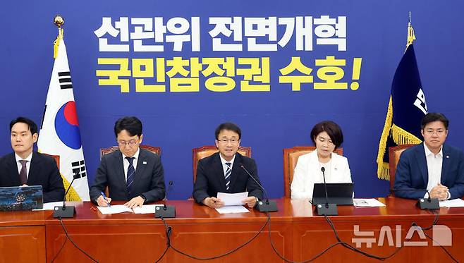 [서울=뉴시스] 최진석 기자 = 한병도 더불어민주당 대표 직무대행 겸 원내대표가 2일 여의도 국회에서 열린 정책조정회의에서 발언하고 있다. 2026.07.02. myjs@newsis.com