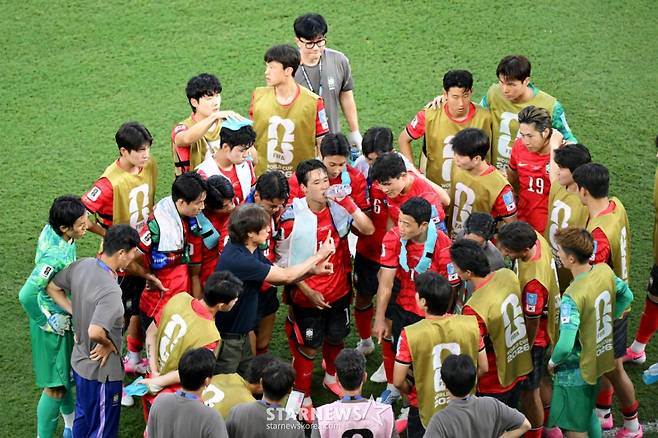 2026 북중미월드컵 A조 3차예선 대한민국 대 남아공 경기가 25일(한국시간) 멕시코 몬테레이 에스타디오 BBVA에서 열렸다.선수들 독려하는 홍명보 감독. /사진=김진경 kim.jinkyung@