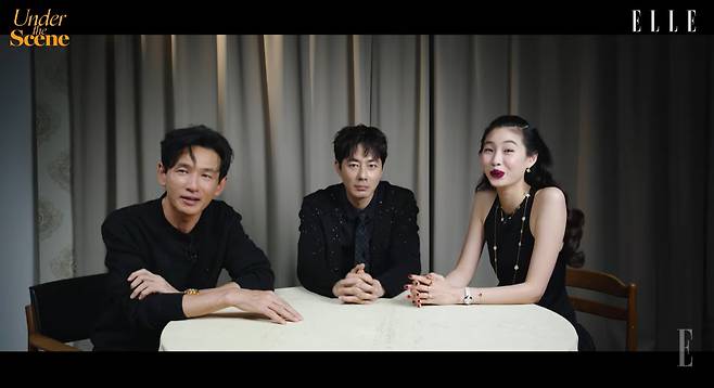Hwang Jung-min, the lead actor in the film *Hope*, recently drew public attention by appearing noticeably younger in an interview video released on the *Elle Korea* YouTube channel. By quitting smoking and drinking and successfully losing weight, he has completely shed his former reddish complexion and now boasts clear skin and well-defined facial features.Hwang Jung-min previously revealed on various variety shows that he quit smoking and drinking for his health to mark his 50th birthday. In particular, he expressed surprise at how much brighter his skin had become after quitting alcohol, and even shared an anecdote about how his previously flushed face had led to misunderstandings during breathalyzer tests.Netizens are reacting enthusiastically to Hwang Jung-mins dramatic visual transformation, which stands in stark contrast to his appearance in past travel photos, such as those from his Hwangjoji trip. Many are marveling at his dedication to self-care and praising him for looking at least 10 years younger.Meanwhile, the movie Hope, starring Hwang Jung-min, is set to be released on the 15th.