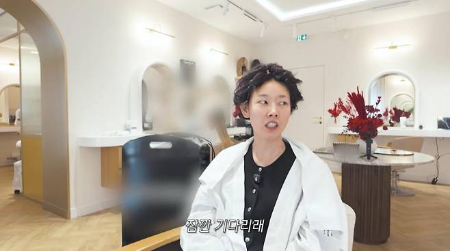 Model Han Hye-jin expressed her bewilderment after getting a Parisian-style hair and makeup treatment in Paris, France, when the results turned out differently than she had expected. Han Hye-jin drew laughter by remarking that, despite paying a high price, the finished look made her appear older than she actually is.Han Hye-jin experienced the high cost of living in Paris firsthand, paying a total of 317,000 won for her hair and makeup. She tried to maintain a confident demeanor while experimenting with a bold Parisian style, but she couldnt hide her mixed emotions after seeing the finished look.After seeing the results, Han Hye-jin appeared to be consoling herself while looking forward to her subscribers reactions. Ultimately, as she left the salon, she confessed to feeling a sense of disappointment, which lightened the mood on set.