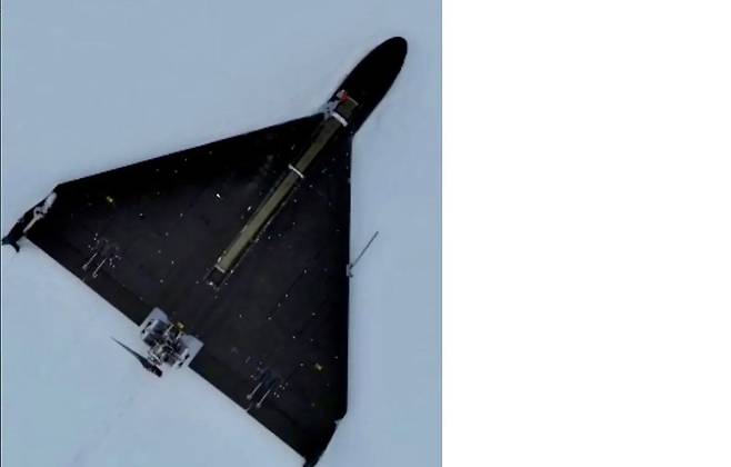 러시아가 우크라이나로 날려보낸 이란제 샤헤드-136. 여기엔 휴대용 대공 미사일(MANPADS)이 장착된 모습이 포착됐다. 사진 우크라이나군 엑스(X)