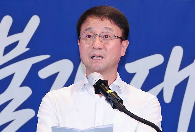 한병도 더불어민주당 대표 직무대행이 3일 서울 용산구 한 호텔에서 열린 제22대 후반기 국회 대비 더불어민주당 국회의원 워크숍에서 모두발언을 하고 있다. 임현동 기자