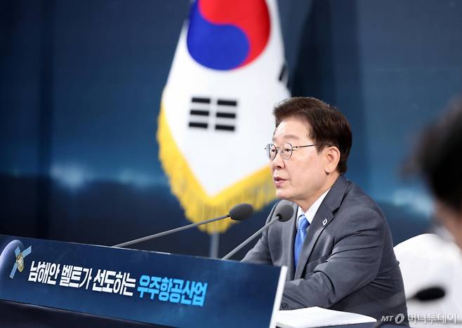 [진주=뉴시스] 조성봉 기자 = 이재명 대통령이 3일 경남 진주에서 열린 제5회 국가우주위원회 회의에서 발언을 하고 있다. 2026.07.03. suncho21@newsis.com /사진=류현주