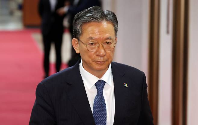 검찰의 보완수사권 폐지를 위한 형사소송법 개정이 더불어민주당 국회의원 워크숍에서도 핵심 화두로 떠올랐다.사진은 정성호 법무부 장관이 지난달 9일 오전 서울 종로구 세종대로 정부서울청사에서 열린 국무회의에 참석하고 있는 모습. /사진=뉴스1