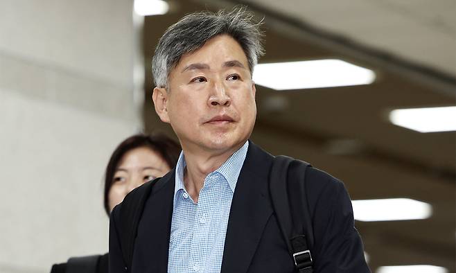 12·3 비상계엄에 가담한 의혹을 받는 김종욱 전 해양경찰청장이 3일 서울 서초구 서울중앙지방법원에서 열리는 구속 전 피의자심문(영장실질심사)에 출석하고 있다. 뉴스1