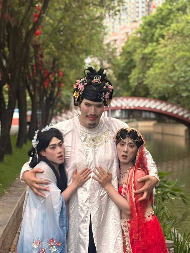 Comedian Kim Won-hoon is making headlines after releasing a video in which he and his colleagues Choi Hong-man and Jo Jin-se boldly dressed in womens clothing for a shoot. On his personal social media account, Kim Won-hoon posted a video of himself lip-syncing while wearing Wang Hong makeup, playfully asking his fans to leave mean comments.Fellow celebrities who saw the post—including Kim Hee-chul, Eom Ji-yoon, Song Hae-na, and Shim Eo-deum—left comments expressing shock, which drew laughter. In particular, Shim Eo-deum joked that it had ruined his appetite, and other colleagues responded with witty comments, such as threatening to report the post.Later, Kim Won-hoon further captured attention by releasing additional photos of himself, Choi Hong-man, and Jo Jin-se wearing full makeup. The post, which captures the trios bold transformation—a rare sight—is garnering significant attention among netizens.Currently, Kim Won-hoon, Jo Jin-se, and Choi Hong-man are appearing together on the variety show Gullivers Travels, where they are working well as a team.