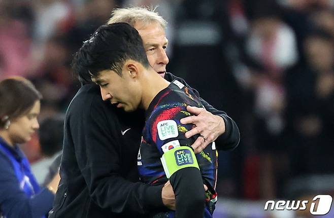 클린스만 감독과 손흥민. 2024.2.7 ⓒ 뉴스1 김성진 기자