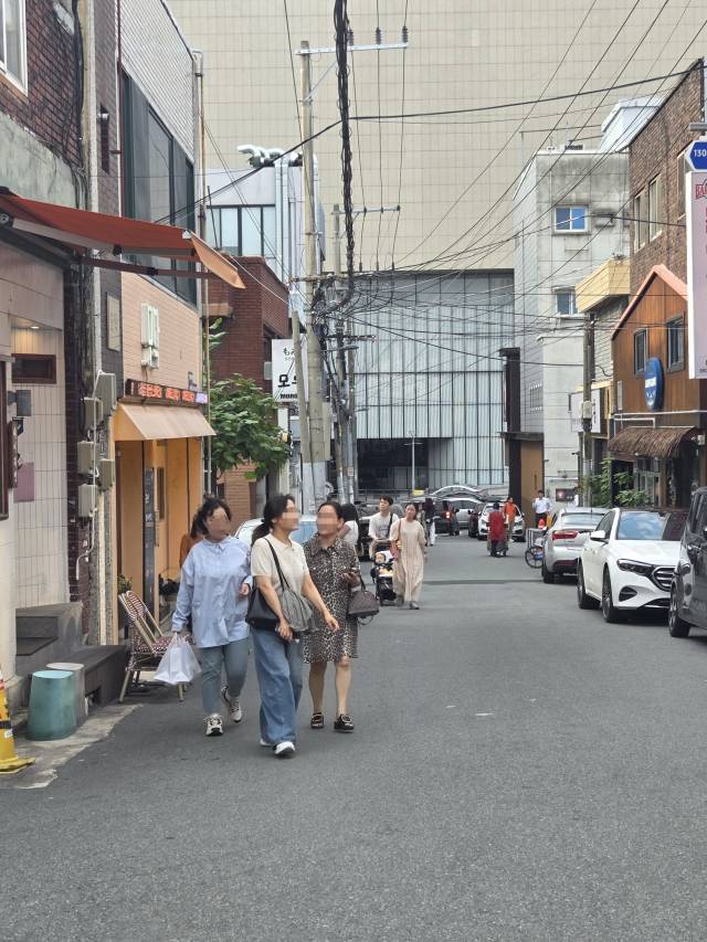 지난 2일 오후 6시쯤 찾은 대구 동구 신천4동 카페골목. 정은빈 기자