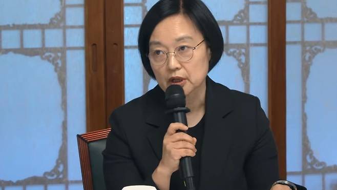 한성숙 국무총리가 고위당정협의회에서 발언하고 있다. (더불어민주당)