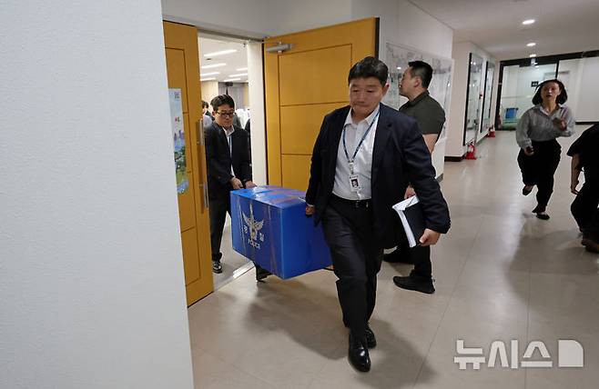 [과천=뉴시스] 박주성 기자 =5일 법조계에 따르면, 합수본은 지난달 중순 선거관리위원회 서버를 압수수색하는 과정에서 중앙 선관위가 전국 구·시·군위원회에 발송한 '투표관리 업무 관련 유의사항 안내'의 업무연락을 확보했다. (공동취재) 2026.07.05. photo@newsis.com