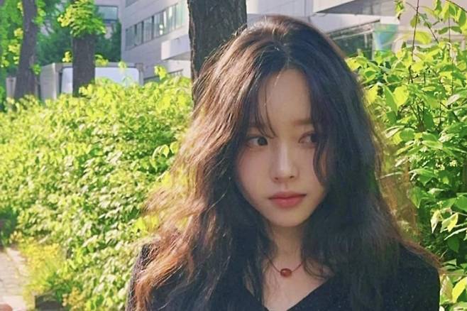 Lee Sol recently shared on her social media that she visited a hospital due to health issues and underwent tests all day. She is focusing on managing her health by undergoing various tests, including those related to vascular issues caused by cancer treatment.Born in 1988, Lee Sol married comedian Park Sung-kwang, who is seven years her senior, in 2020. Since then, the couple has garnered significant public attention through their appearance on the SBS variety show Same Bed, Different Dreams 2: You Are My Destiny.Lee Sol-i currently shares her daily life through her personal social media accounts and continues to interact regularly with her fans.