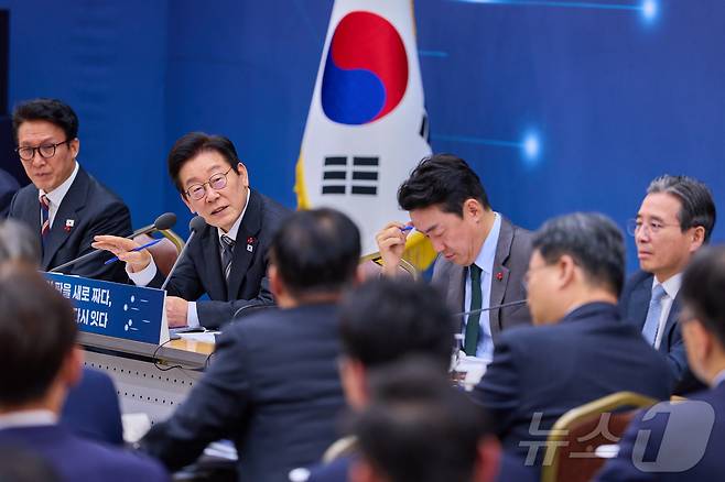 이재명 대통령이 12일 세종시 정부세종컨벤션센터에서 열린 국토교통부 업무보고에서 발언하고 있다. (대통령실 제공. 재판매 및 DB 금지) 2025.12.12 ⓒ 뉴스1 이재명 기자
