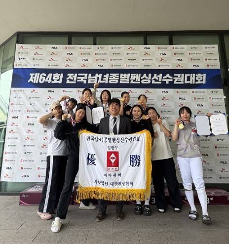 왼쪽부터 위-김지현, 전수인 ,김은선, 손정민, 박소형, 김태희 (베이지 색 모자부터 김지현) 아래-박다은, 김수민 감독, 한다현, 선재희, 김향은/사진=전남도체육회
