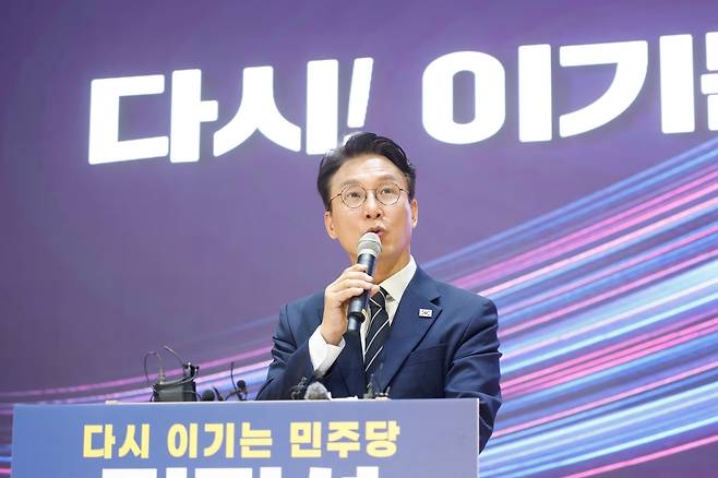 김민석 전 총리가 6일 오전 전남광주통합특별시 동구 전일빌딩245에서 더불어민주당 당대표 출마를 선언하고 있다. /뉴스1
