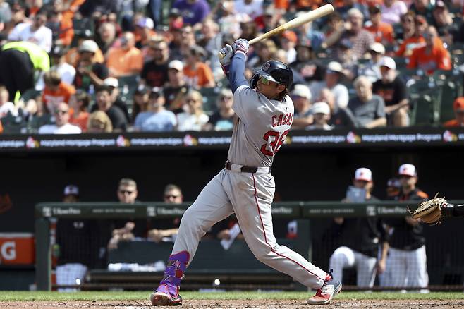 <yonhap photo-2626=""> Boston Red Sox's Triston Casas hits a home run during the seventh inning of a baseball game against the Baltimore Orioles, Thursday, April 3 2025, in Baltimore. (AP Photo/Daniel Kucin Jr.)/2025-04-04 05:41:54/ <저작권자 ⓒ 1980~2025 ㈜연합뉴스. 무단 전재 재배포 금지, AI 학습 및 활용 금지></yonhap>