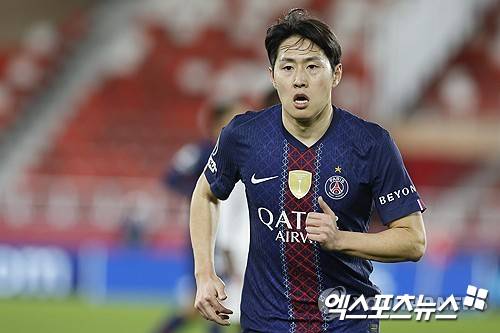이적시장 전문 기자 파브리치오 로마노가 6일(한국시간) 아틀레티코 마드리드가 이적시장에서 속도를 내면서 이강인과 모르텐 휼만 이적에 매우 가까워졌다고 말했다. 스페인 아틀레티코 전담 기자로 알려진 루벤 우리아는 자신의 X에 이강인이 이미 아틀레티코와 계약 합의를 마쳤으며 향후 5시즌 동안 아틀레티코 선수가 될 예정이라고 밝혔다. 계약기간이 2031년 6월 30일까지다. 연합뉴스