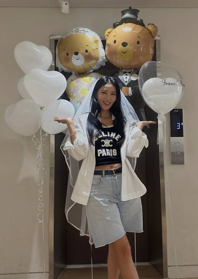 오윤아 재혼 웨딩드레스 화제｜남편 직업&middot;결혼식&middot;아들 민이&middot;나이&middot;프로필 총정리