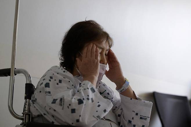 박근혜 정부 국정농단 사건으로 중형이 선고돼 수감 중이다 최근 건강 문제로 형집행정지 일시 석방된 최서원(개명 전 최순실)씨가 지난달 29일 서울 용산구 순천향대병원에서 본보와 인터뷰를 하고 있다. 하상윤 기자