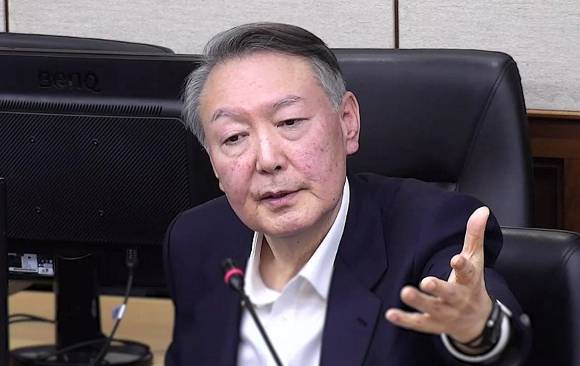 윤석열 전 대통령이 지난해 12월 26일 서울 서초구 서울중앙지법에서 열린 특수공무집행방해, 직권남용 권리행사방해 등 혐의 사건의 결심 공판에서 최후 진술을 하고 있다.  [사진=서울중앙지법/연합뉴스]