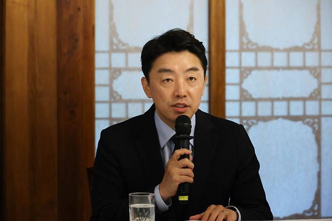 강훈식 대통령 비서실장이 지난 5일 서울 삼청동 총리공관에서 열린 고위당정협의회에서 발언하고 있다. 이날 강 실장은 반도체 호황에 따른 초과세수를 활용한 '미래대응기금' 신설 방침을 공식화했다. 권현구 기자