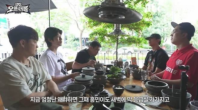 [서울=뉴시스] 대한민국 축구 국가대표팀 주장 출신 기성용이 대표팀 시절 선수단 처우와 운영 시스템의 문제점을 언급하며, 후배 선수들을 위해 직접 개선을 요구했던 일화를 공개했다. (사진=유튜브 '슛포러브' 캡처) *재판매 및 DB 금지