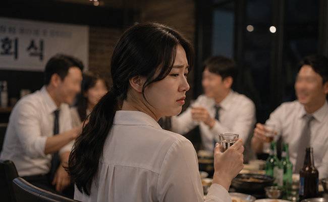 직장인이라면 “회식도 업무의 연장이다”라는 말을 자주 들어봤을 것이다. 그러나 원칙적으로 회식 시간은 근로시간에 해당하지 않는다. AI 생성 이미지