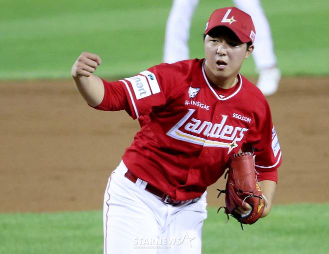 SSG 랜더스 신인 투수 김민준이 7일 서울 잠실야구장에서 열린 두산 베어스와 2026 신한 SOL KBO리그 방문경기에서 선발 등판해 역투하고 있다. /사진=김진경 대기자
