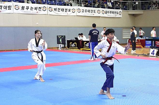 지난해 열린 광주오픈국제태권도대회에서 출전 선수들이 품새를 하고 있는 모습. 광주시체육회 제공