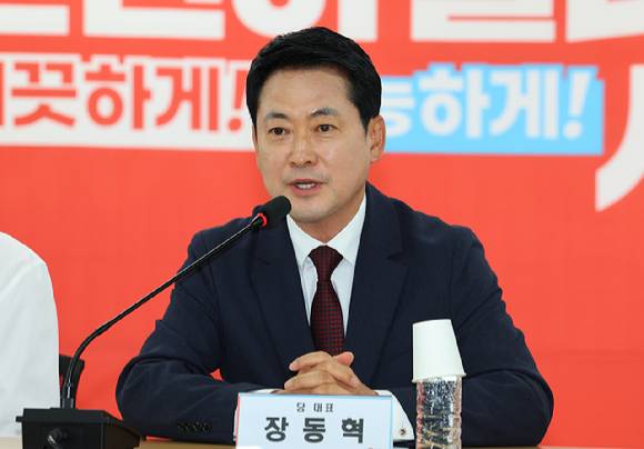 국민의힘 장동혁 대표가 8일 인천 남동구 인천시당에서 열린 '6·3 참정권 박탈 사태 인천 청년·대학생 간담회'에서 발언하고 있다. 2026.7.8 [사진=연합뉴스]