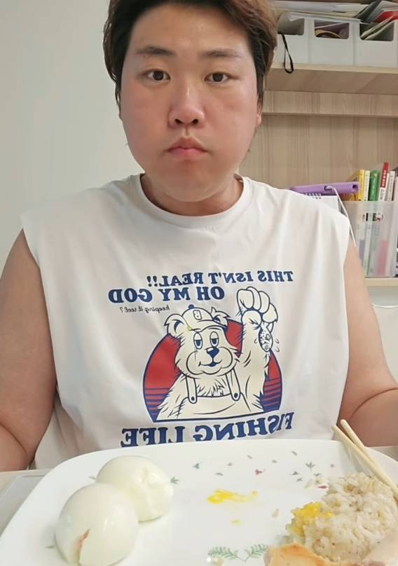 Cheon Ddong, known as Hong Hyun-hees brother-in-law, is drawing intense public attention after revealing his slimmer figure following a successful weight loss. He shared updates on his healthy diet through his social media and showcased his transformed appearance.Cheon Ddong revealed a meal plan consisting of chicken breast steak, sausage, hard-boiled eggs, and brown rice, demonstrating his commitment to healthy eating habits. He had previously cited abstaining from alcohol as the key to his rapid weight loss.Netizens who watched the video have expressed surprise at his unrecognizable transformation and continue to send messages of support congratulating him on his successful weight loss. Many are reacting positively to his more attractive appearance and healthy transformation.