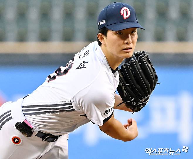 19일 오후 서울 송파구 잠실야구장에서 열린 '2026 신한 SOL Bank KBO리그' NC 다이노스와 두산 베어스의 경기, 1회초 두산 선발투수 최민석이 공을 힘차게 던지고 있다. 엑스포츠뉴스 DB