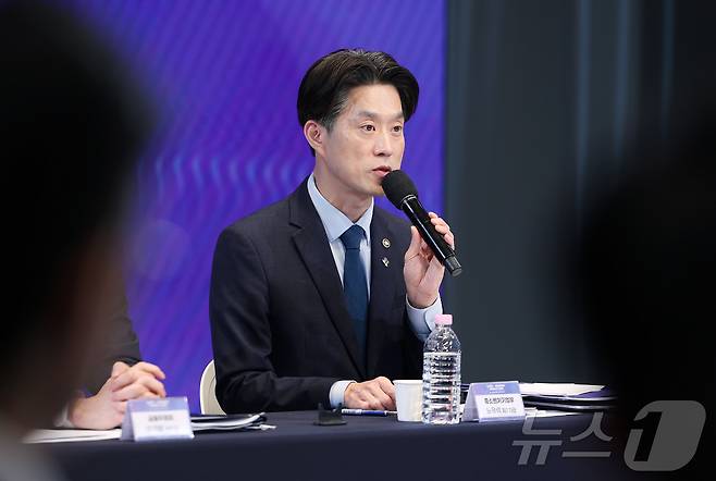 노용석 중소벤처기업부 제1차관이 23일 오후 서울 마포구 SVC 서울에서 열린 모태펀드-국민성장펀드 이어달리기 간담회 ‘벤처·스타트업이 글로벌 유니콘으로 도약합니다’에 참석해 인사말을 하고 있다. 2026.6.23 ⓒ 뉴스1 김진환 기자