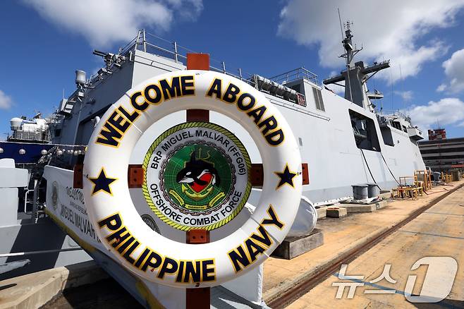 2026 환태평양훈련(RIMPAC·림팩)이 진행 중인 8일(현지시간) 미국 하와이 호놀룰루 진주만-히캄 합동기지에서 한국 취재진이 국내 조선소가 건조한 호위함인 필리핀 미겔 말바르함을 둘러보고 있다. (국방일보 제공. 재판매 및 DB금지) 2026.7.9 ⓒ 뉴스1