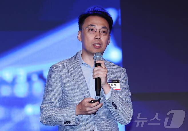 이화영 LG AI연구원 상무가 9일 오전 서울 여의도 콘래드호텔에서 열린 뉴스1 미래산업포럼(NFIF)에서 'AI 시대 기업의 가치 창출 전략'을 주제로 발표하고 있다. 2026.7.9 ⓒ 뉴스1 김민지 기자