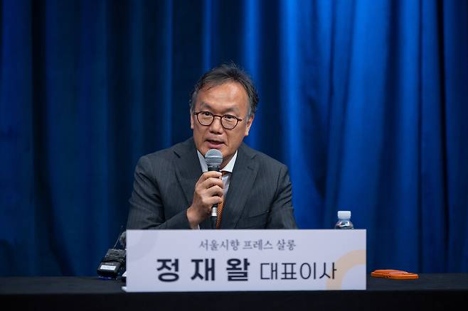 8일 열린 기자간담회에서 정재왈 서울시향 대표가 비유럽권 오케스트라 최초로 서울시향이 개막 무대에 오르는 2027년 프라하 봄 국제음악축제에 대해 설명하고 있다. 서울시향 제공