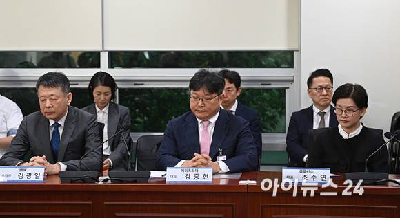 김광일 MBK 부회장, 김중현 메리츠화재 대표, 조주연 홈플러스 대표가 9일 서울 여의도 국회 의원회관에서 열린 홈플러스 회생을 위한 MBK파트너스-메리츠 경영진 간담회에 참석하고 있다.
