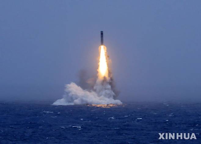 [베이징=신화/뉴시스] ﻿﻿미국 정부가 중국의 최근 잠수함발사탄도미사일(SLBM) 시험 발사와 관련해 발사 수시간 전에야 미국에 통보했고 충분한 정보도 제공하지 않았다며 핵보유국으로서의 책임에 미치지 못한다고 비판했다. 사진은 지난  6일 중국이 태평양 공해상으로 미사일을 발사하는 모습. 2026.07.09