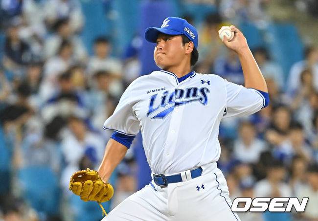 [OSEN=대구, 이석우 기자] 8일 대구삼성라이온즈파크에서 2026 신한 SOL KBO 리그 삼성 라이온즈와 LG 트윈스의 경기가 열렸다. 홈팀 삼성은 오러클린이, 방문팀 LG는 임찬규가 선발 출전했다. 삼성 라이온즈 이승현이 역투하고 있다. 2026.07.08 / foto0307@osen.co.kr