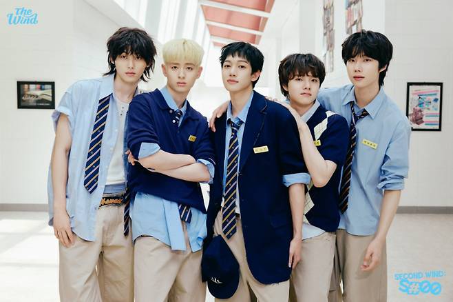 The group Wind has heightened excitement for their comeback by releasing the first concept photos for their fourth mini-album, Second Wind: S#00. Set against the backdrop of school classrooms, rooftops, and hallways, these concept photos capture the members natural and relaxed appearances, emphasizing a youthful vibe.The members revealed their friendly charm by leaning on each other or striking playful poses. Winds fourth mini-album, Second Wind: S#00, is scheduled for official release on major music streaming sites on the 29th.