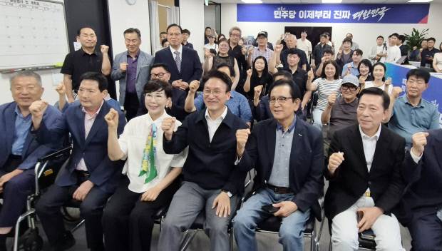 더불어민주당 당대표 경선에 나선 김민석 전 국무총리가 9일 호남 구애 행보를 했다.