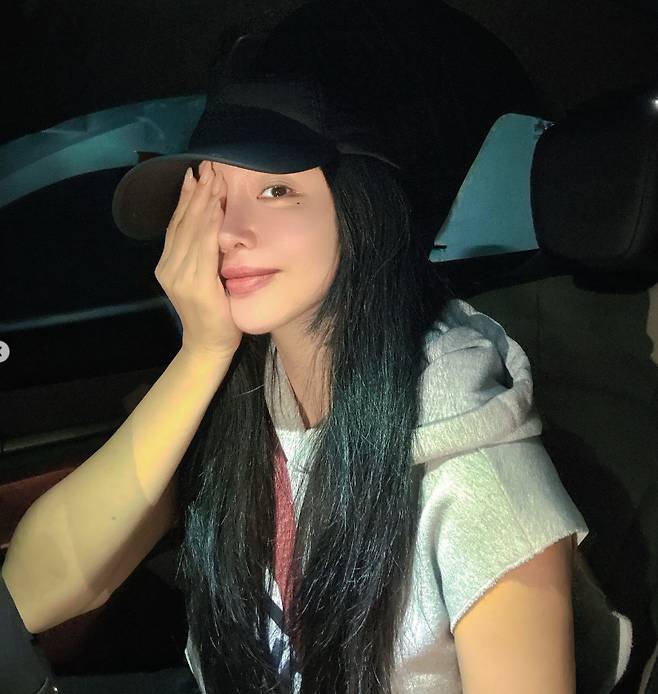 Singer Hong Jin-young has reached out to her fans to share an update on her life via her personal social media account for the first time in about five months. Hong Jin-young posted several photos taken inside a car, showcasing her timeless beauty.In the photos, Hong Jin-young exuded an innocent charm with a black cap pulled low over her head and her long, straight hair flowing freely. Despite her natural makeup, her striking features and clear complexion captured everyones attention.Hong Jin-young also added to her charming appeal with a variety of expressions and poses, such as sipping a drink and smiling. Following her post on the 3rd announcing her return to activities, the release of these selfies has delighted her fans.