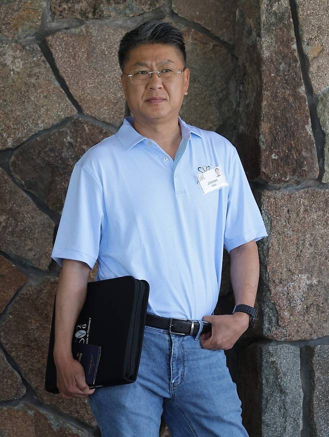 한진만 삼성전자 디바이스솔루션(DS) 파운드리사업부장(사장)이 미국 아이다호주 선밸리의 선밸리 롯지에서 열린 앨런앤드컴퍼니(Allen & Company) 선밸리 콘퍼런스에 참석하고 있다. / 사진=AFP 연합뉴스
