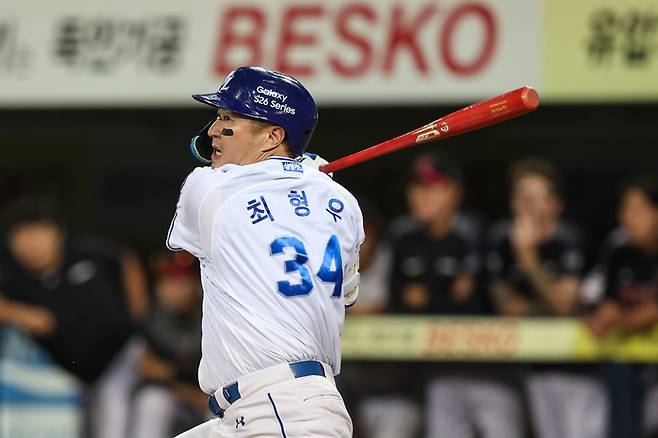 삼성 최형우가 7일 대구삼성라이온즈파크에서 열린 2026 KBO리그 정규시즌 LG와 경기에서 적시 2루타를 치고 있다. 사진 | 삼성 라이온즈