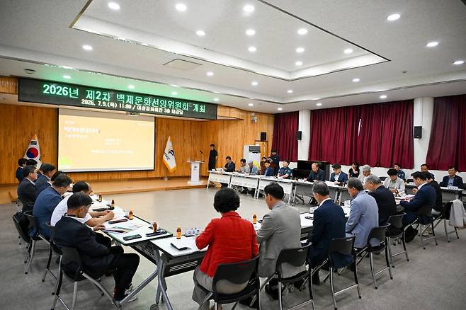 부여군과 백제문화재단은 제72회 백제문화제 개최 장소 변경과 관련해 최근 제2차 부여군백제문화선양위원회를 개최하고 부여읍 시가지 중심 개최를 위한 기본계획 변경 방향을 논의했다. 부여군 제공
