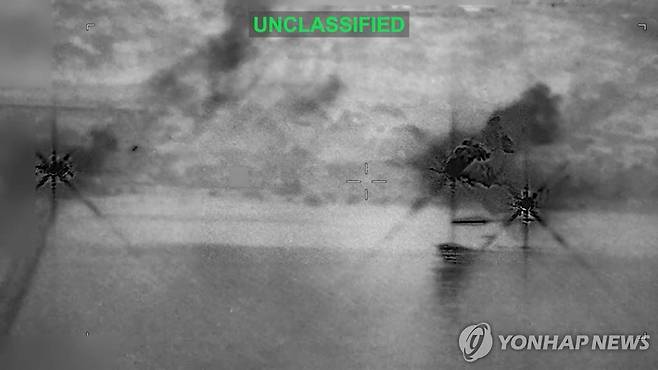 이란 군사표적을 상대로 한 미군의 공격 장면 [로이터=연합뉴스 자료사진/U.S. Central Command 제공]
