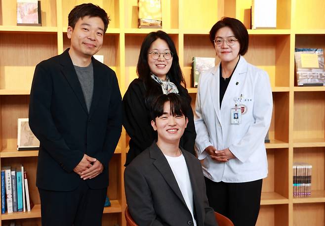 (왼쪽부터) 성균관대학교 전자전기공학부 정조운 교수, KAIST 건설및환경공학과 임리사 교수, 고려대학교 안암병원 신경과 조경희 교수, (아래) KAIST 응용과학연구소 백정엽 박사 ※사진=성균관대