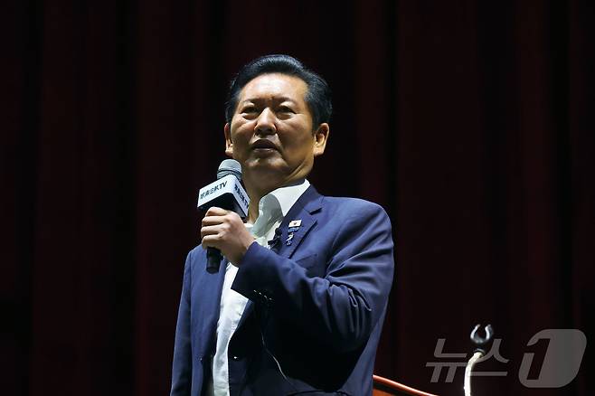 정청래 전 더불어민주당 대표가 지난 10일 오후 전남광주통합특별시 동구 조선대학교 해오름관에서 '국민이 지킨 나라, 민주적 국민정당'을 주제로 특별 강연을 하고 있다. 2026.7.10 ⓒ 뉴스1 조수민 기자