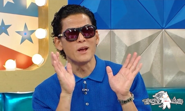 god member Joon Park revealed the story of how he completely suspended all outdoor activities and lived in seclusion for 1 year and 8 months during the COVID-19 pandemic to protect his young daughter. During this time, Joon Park confessed that he suffered from a herniated cervical disc due to excessive indoor living and was even diagnosed by the Heart Rhythm Society after overdosing on Vitamin D3.Appearing recently on the YouTube channel DinDin is DinDin, Joon Park explained the situation where he even stopped his livelihood out of extreme anxiety over the risk of infection to his daughter. He stated that he developed a herniated cervical disc because he stayed indoors wearing gloves every day and lived on the sofa.Furthermore, Joon Park revealed that his attempt to boost his immunity actually backfired. He disclosed that he took 15,000 IU of Vitamin D3 daily for a year, and after visiting a hospital, his blood Vitamin D levels were measured to be 10 times higher than those of the average person, leading to a diagnosis by the Heart Rhythm Society.Joon Park married in 2015 and has one daughter, and he revealed that he felt a great sense of responsibility and anxiety toward his family at the time. This confession is drawing attention as an unfortunate story in which his efforts to maintain his health actually led to physical problems.