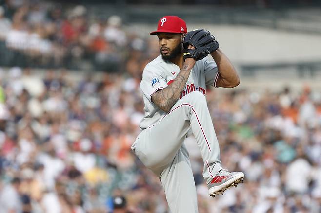 Jul 11, 2026; Detroit, Michigan, USA; Philadelphia Phillies pitcher Cristopher Sanchez (61) throws during the first inning against the Detroit Tigers at Comerica Park. Mandatory Credit: Brian Bradshaw Sevald-Imagn Images        <저작권자(c) 연합뉴스, 무단 전재-재배포, AI 학습 및 활용 금지>